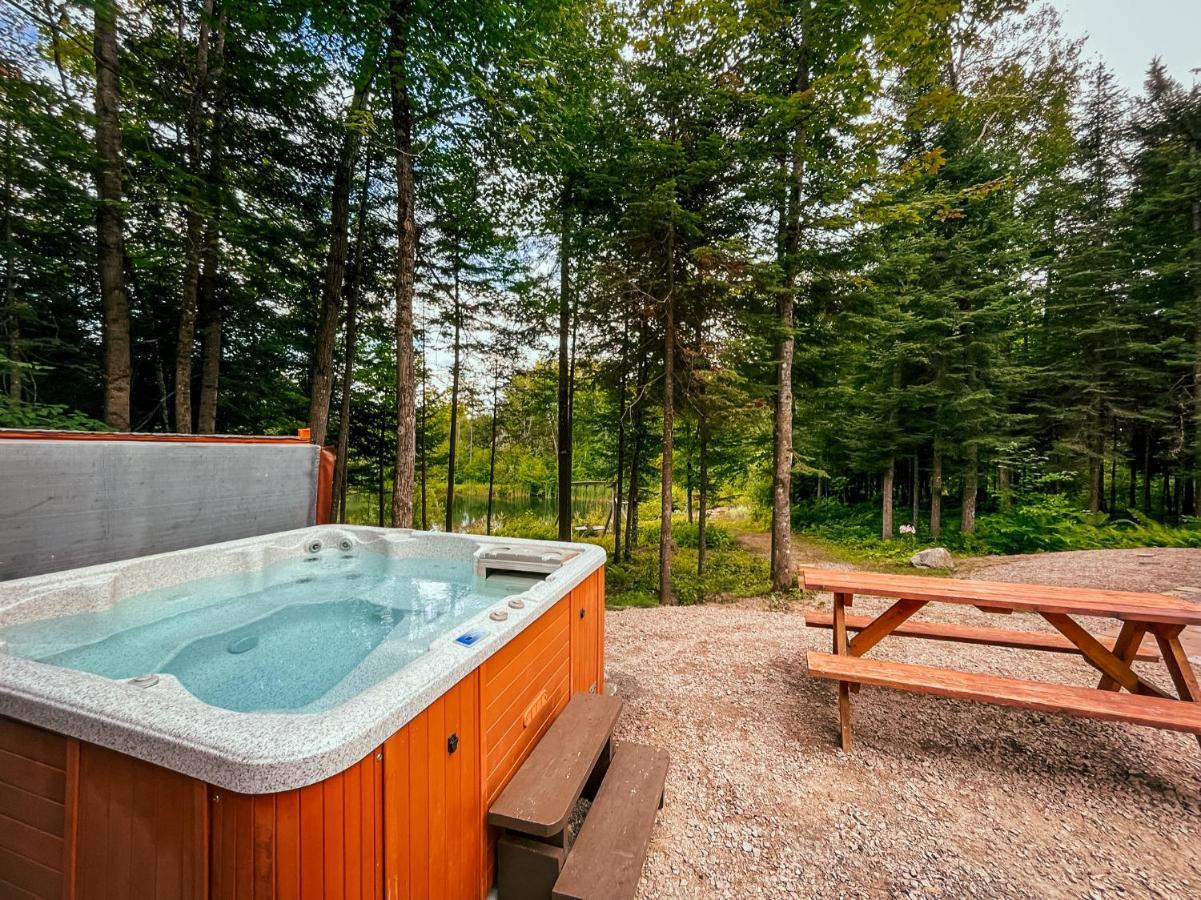 Les Chalets Tourisma - Chalet Dans Les Bois Avec Lac Prive - Le Colibri Saint-Raymond Zewnętrze zdjęcie